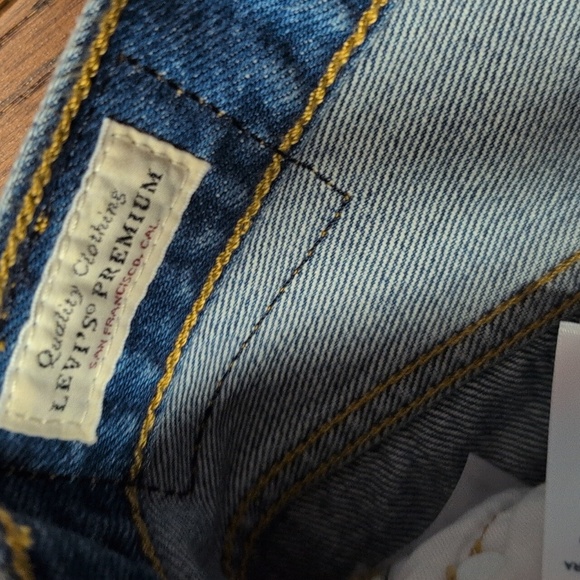 Levi's 501 -  Distressed Women's Shorts - Picture 5 of 6